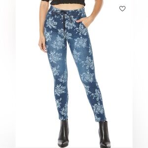 JUICY COUTURE
Laguna Floral Print Jogger Jeans - 27
